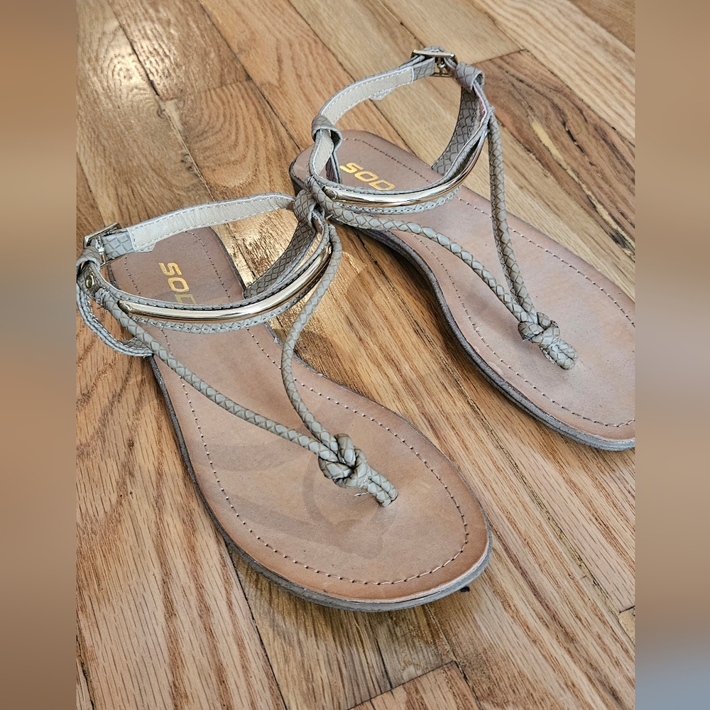 Soda strappy tan sandal with gold detailing size 6